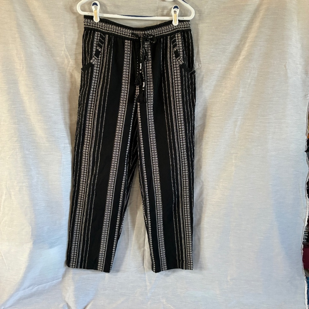 Embroidered Pull on Straight Leg Pant